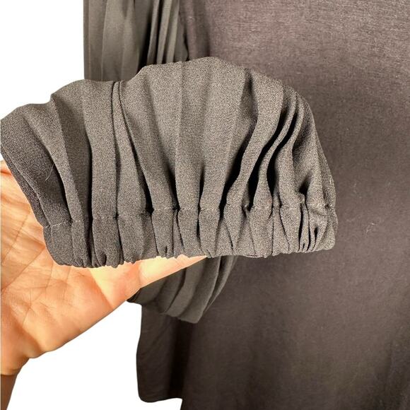 Tahari Pleated Sleeve Blouse Black Womens size small Classic Minimalist Classy - Picture 4 of 8